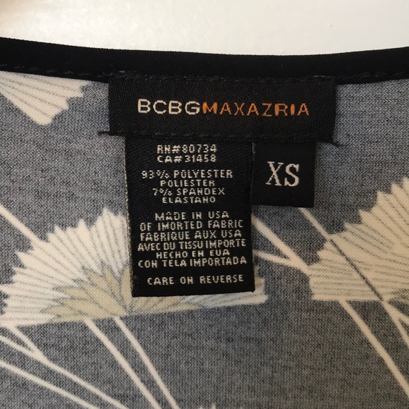 BCBG BLACK/WHITE SLEEVELESS BLOUSE SIZE XS - Picture 4 of 5